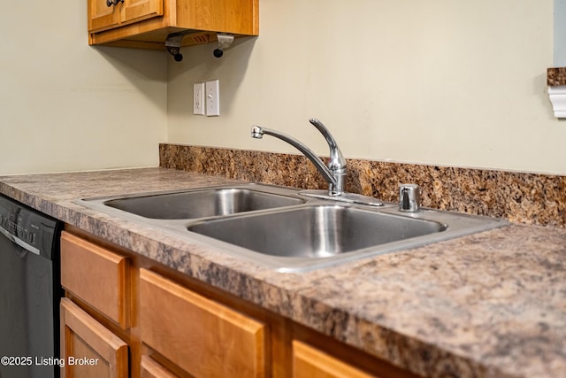 10202 Deer Vista Dr Unit 202, Louisville, KY 40291 - kitchen featuring a sink and dishwasher