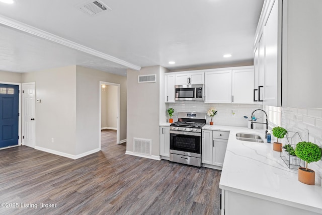 kitchen with visible vents, a sink, and stainless steel appliances