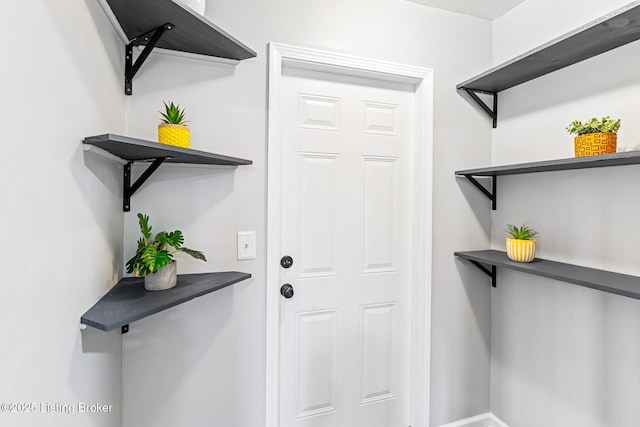 entryway featuring baseboards