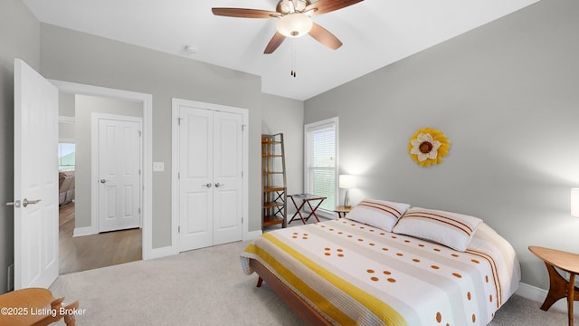carpeted bedroom featuring ceiling fan, baseboards, and a closet