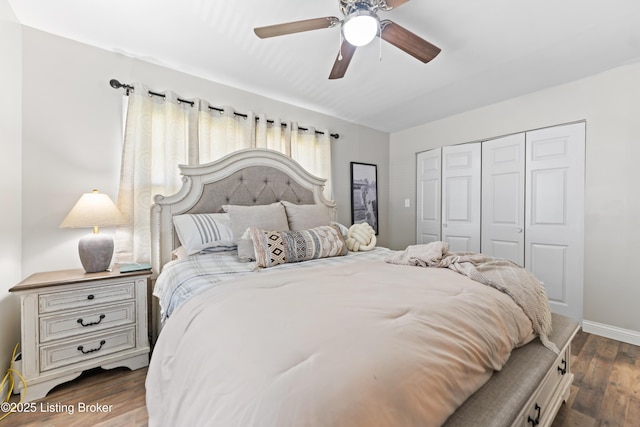 bedroom featuring baseboards, a ceiling fan, dark wood-style floors, and a closet