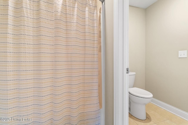 full bathroom featuring toilet, baseboards, tile patterned floors, and a shower with curtain