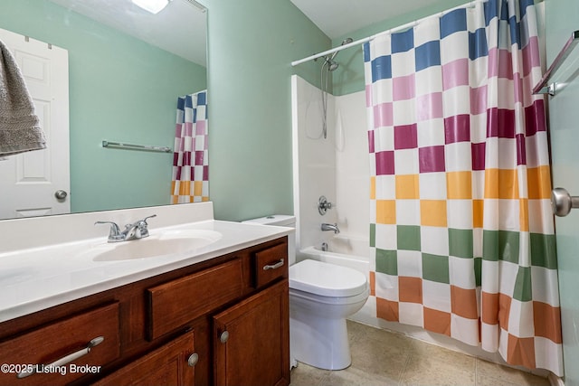 8805 Eli Dr, Louisville, KY 40291 - full bath featuring toilet, vanity, and shower / bath combination with curtain