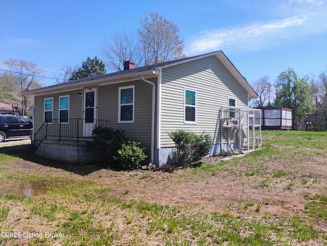 manufactured / mobile home featuring a chimney