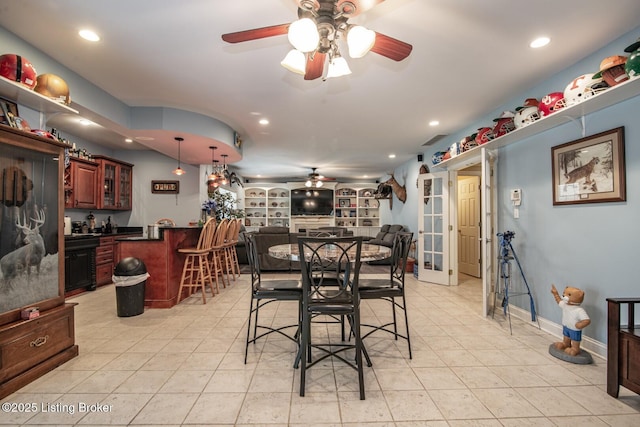 dining space featuring a ceiling fan, recessed lighting, and indoor wet bar