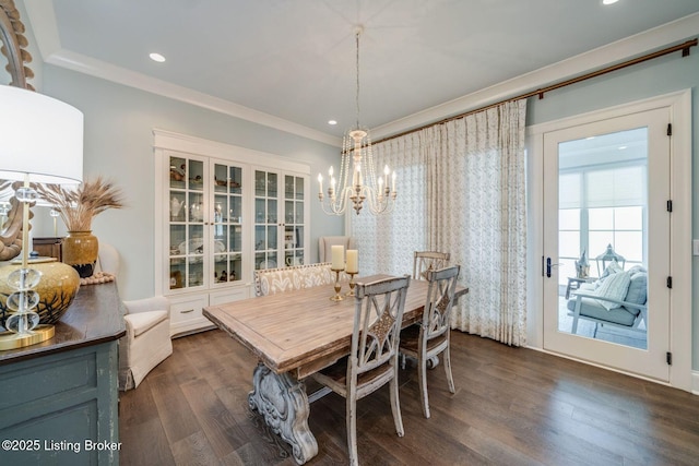 dining space with an inviting chandelier, dark wood-style flooring, crown molding, and recessed lighting