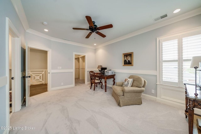 living area with recessed lighting, visible vents, carpet floors, crown molding, and ceiling fan