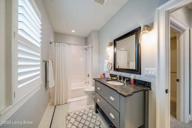 bathroom featuring tile patterned floors, toilet, recessed lighting, shower / tub combo with curtain, and vanity