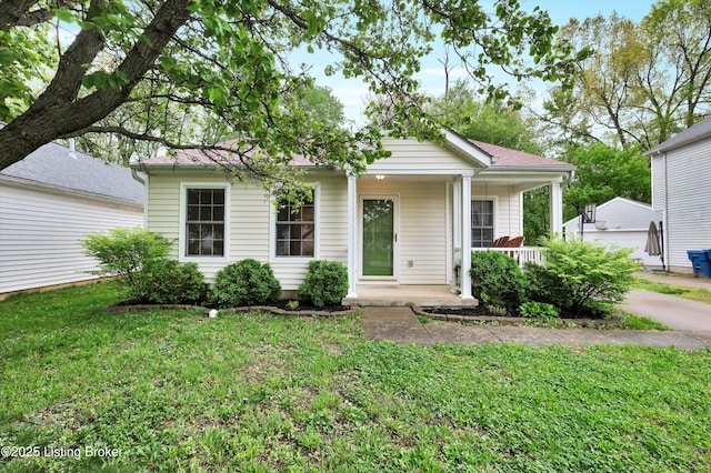 view of front facade featuring a front lawn and covered porch