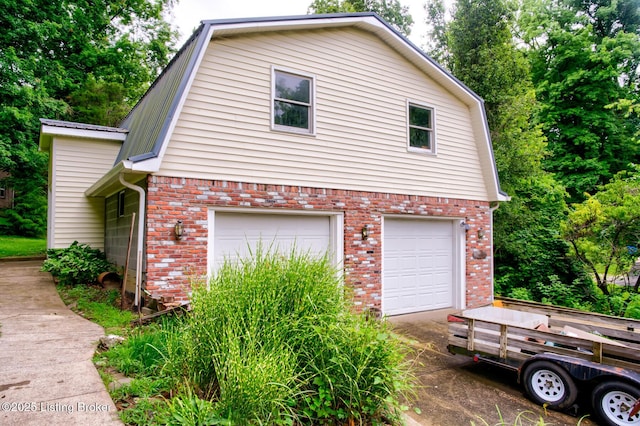 7105 Woodrow Way, Louisville, KY 40228 - garage with driveway