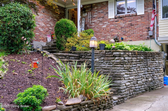 7105 Woodrow Way, Louisville, KY 40228 - entrance to property featuring brick siding