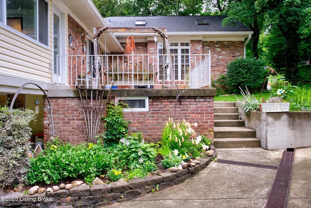 7105 Woodrow Way, Louisville, KY 40228 - entrance to property featuring brick siding