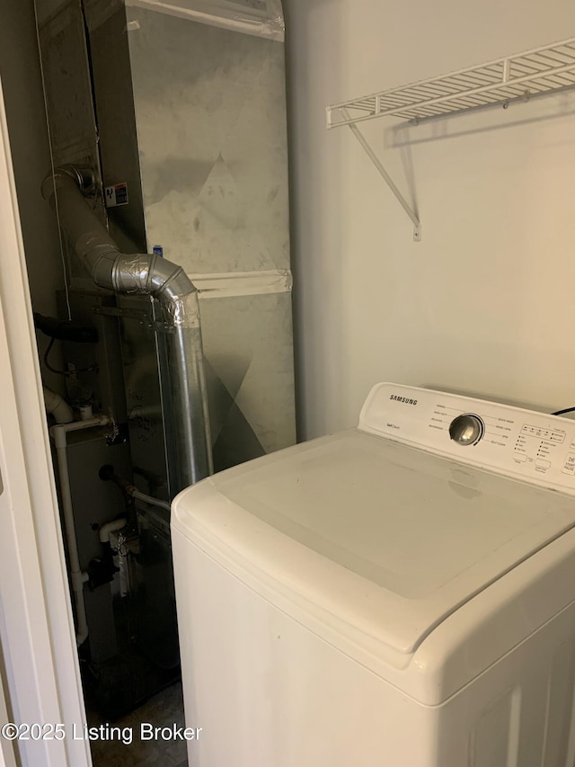1015 E Muhammad Ali Blvd, Louisville, KY 40204 - laundry room with washer / dryer