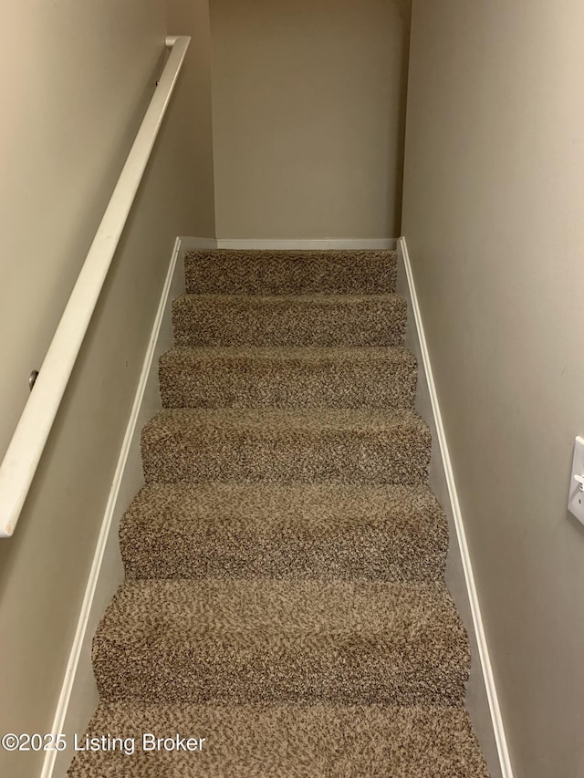 1015 E Muhammad Ali Blvd, Louisville, KY 40204 - view of staircase
