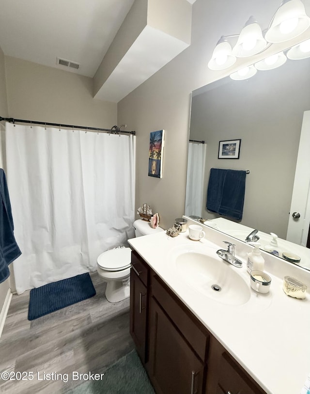 1015 E Muhammad Ali Blvd, Louisville, KY 40204 - full bath with wood finished floors, vanity, and a shower with shower curtain