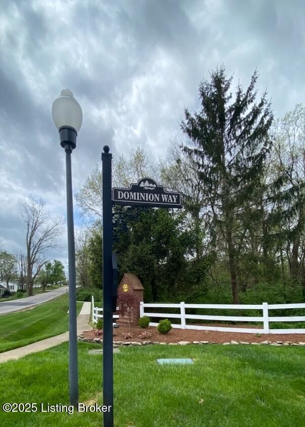 12305 Dominion Way, Louisville, KY 40299 - details featuring fence