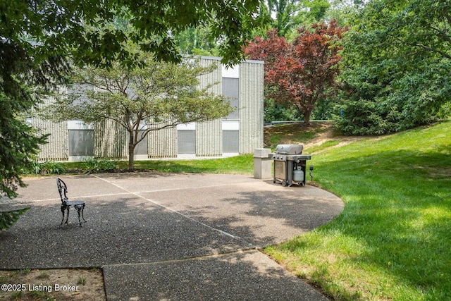 5100 US Highway 42 Unit 226, Louisville, KY 40241 - view of property's community with a lawn