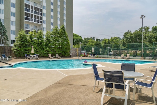 5100 US Highway 42 Unit 226, Louisville, KY 40241 - community pool with a patio