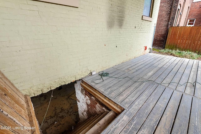 1206 S 6th St, Louisville, KY 40203 - wooden terrace with fence