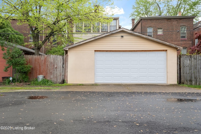 1206 S 6th St, Louisville, KY 40203 - detached garage featuring fence