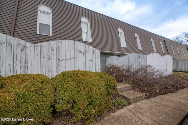 212 La Fontenay Ct, Louisville, KY 40223 - view of side of home featuring fence