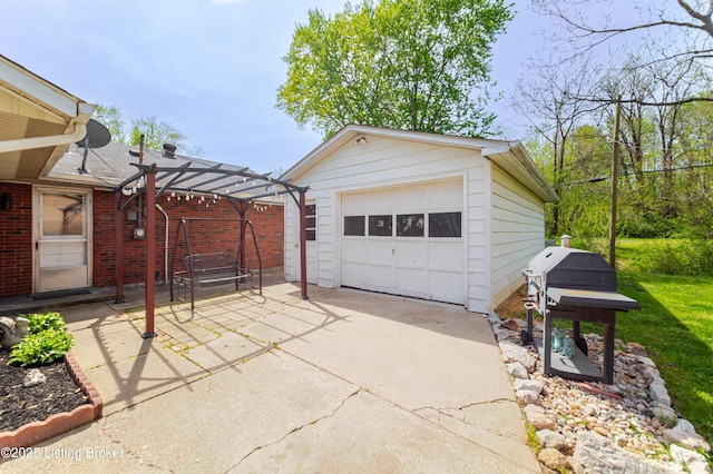 215 Bottorff Dr, Sellersburg, IN 47172 - detached garage featuring concrete driveway