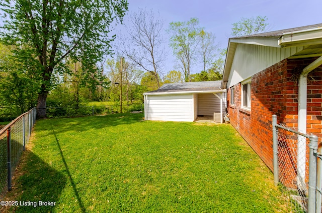 215 Bottorff Dr, Sellersburg, IN 47172 - view of yard featuring a fenced backyard and a garage