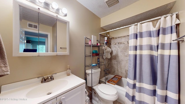 bathroom featuring shower / tub combo with curtain, visible vents, vanity, and toilet
