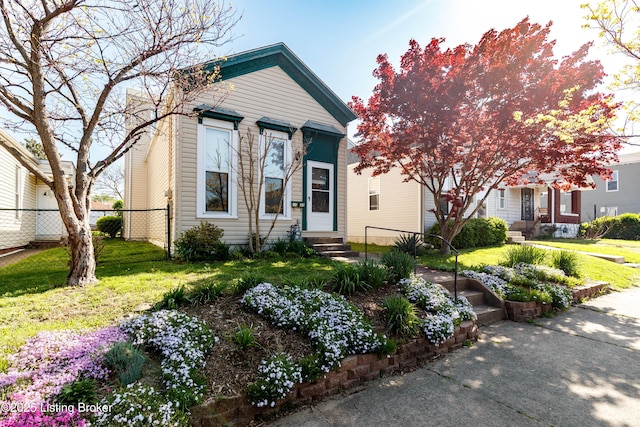 1035 Lydia St, Louisville, KY 40217 - shotgun-style home featuring entry steps