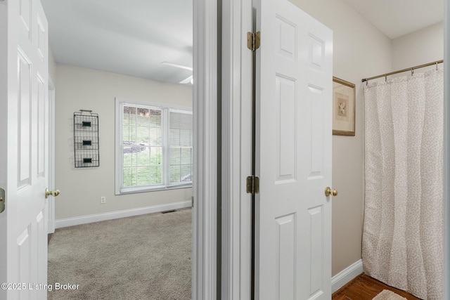 full bathroom featuring visible vents and baseboards