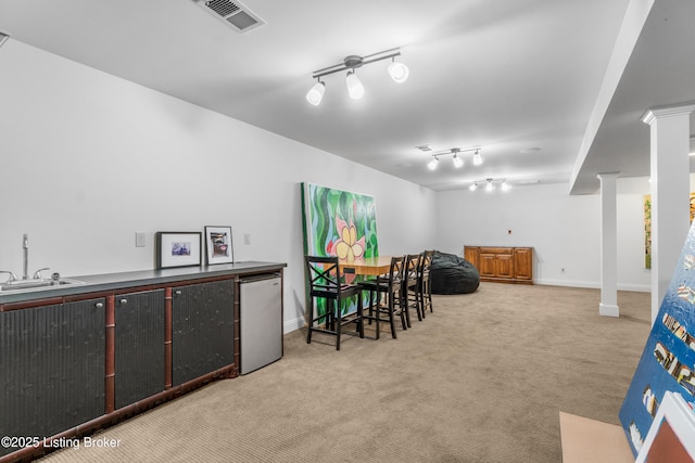 rec room with visible vents, a sink, baseboards, and carpet floors