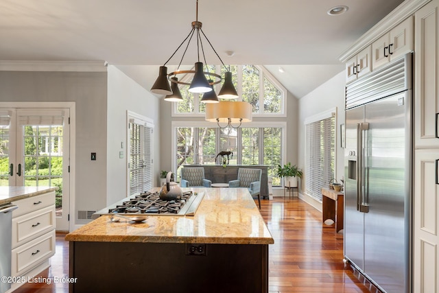 kitchen with dark wood-style flooring, a chandelier, stainless steel appliances, and white cabinets