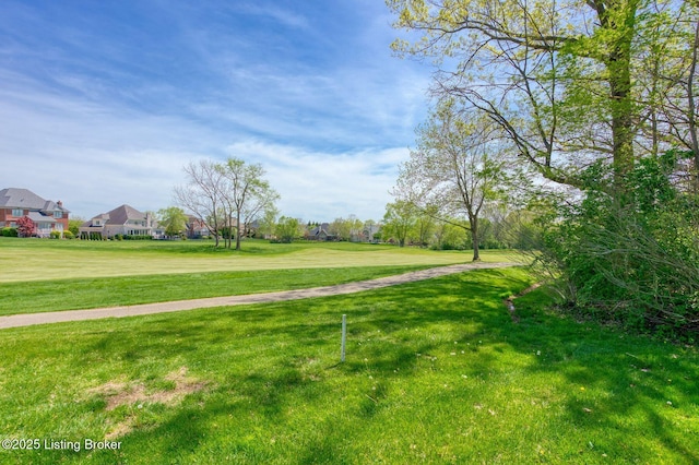 view of property's community featuring a lawn