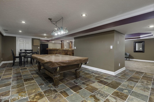 rec room with indoor wet bar, baseboards, and crown molding