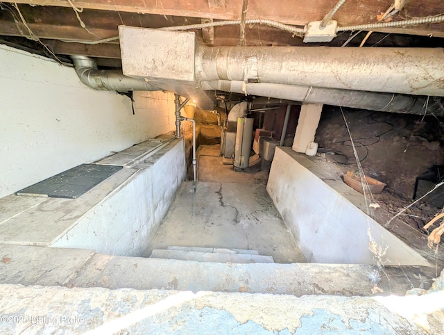 1104 Oleanda Ave, Louisville, KY 40215 - basement with gas water heater