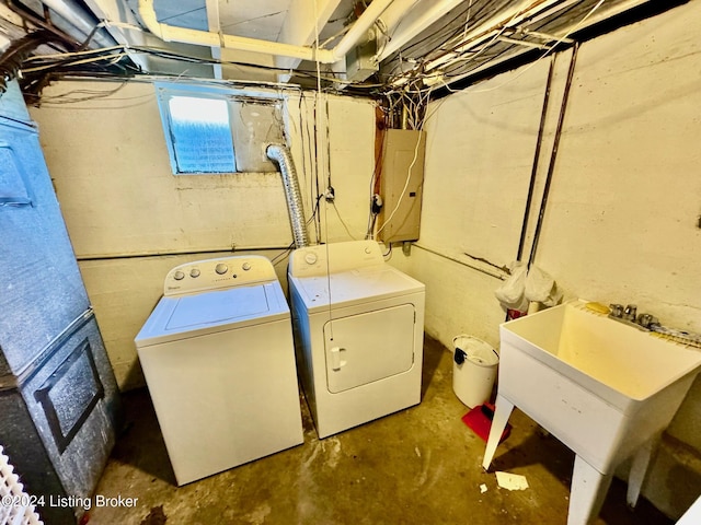 608 Lincoln Park Rd, Springfield, KY 40069 - laundry room with washer and clothes dryer, electric panel, a sink, and laundry area