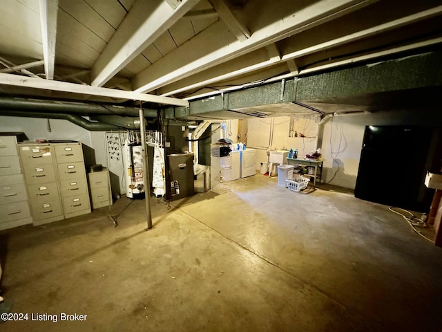 608 Lincoln Park Rd, Springfield, KY 40069 - unfinished basement with washing machine and clothes dryer and gas water heater