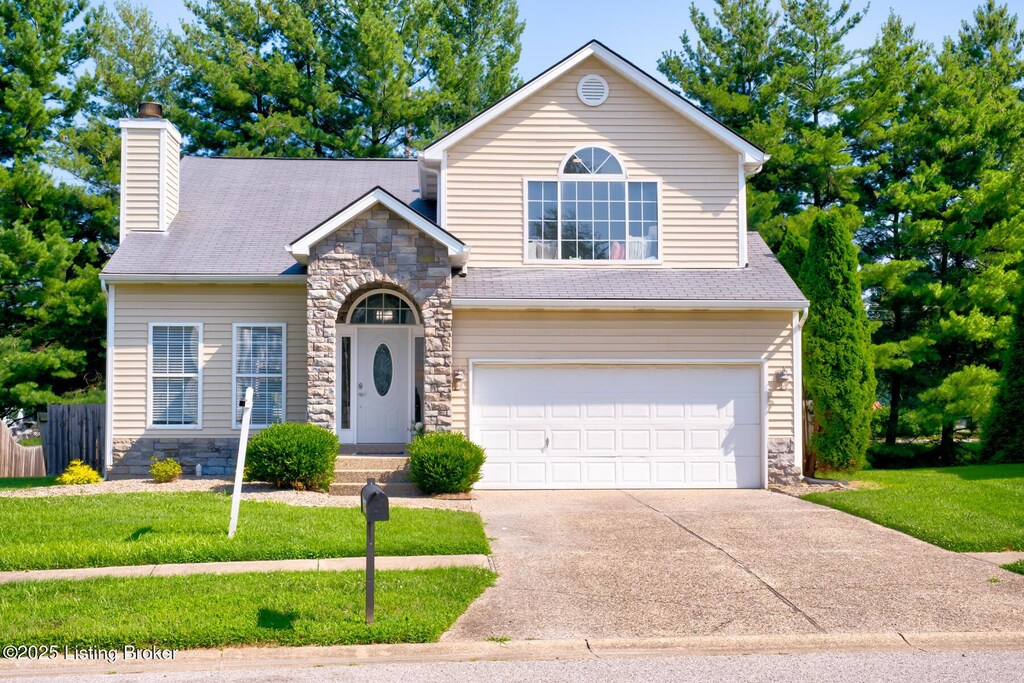 9003 Holly Village Ct, Lyndon, KY 40242 - photo 1