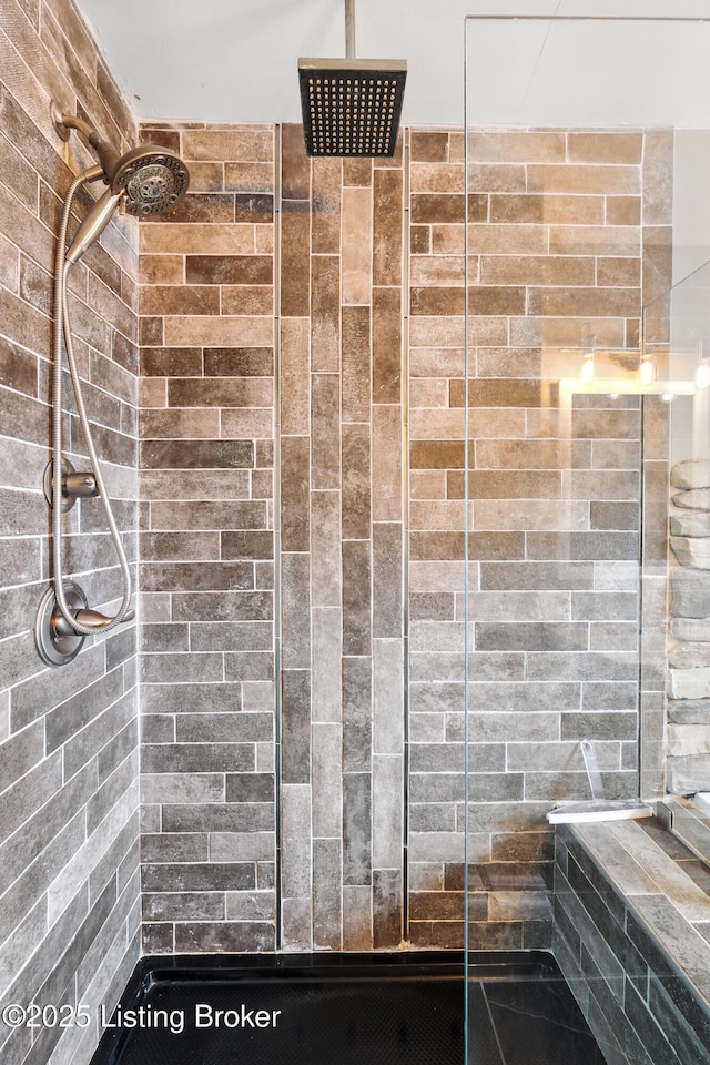 room details featuring a tile shower