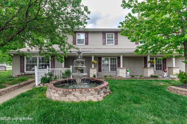 view of front of property featuring a front lawn
