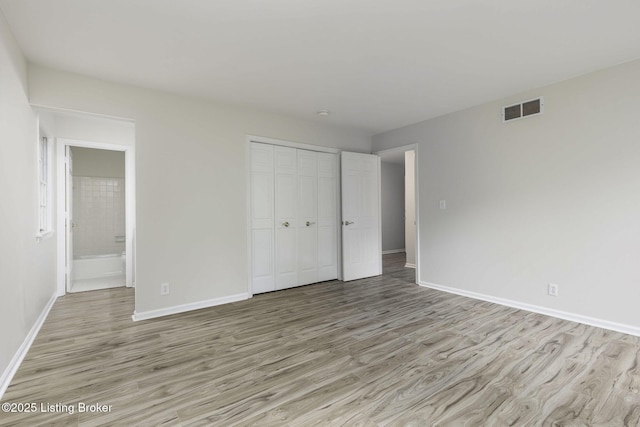 6505 Deep Creek Dr Unit 3, Prospect, KY 40059 - unfurnished bedroom featuring light wood-type flooring, baseboards, visible vents, and a closet