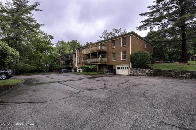 6505 Deep Creek Dr Unit 3, Prospect, KY 40059 - view of property with a garage and aphalt driveway