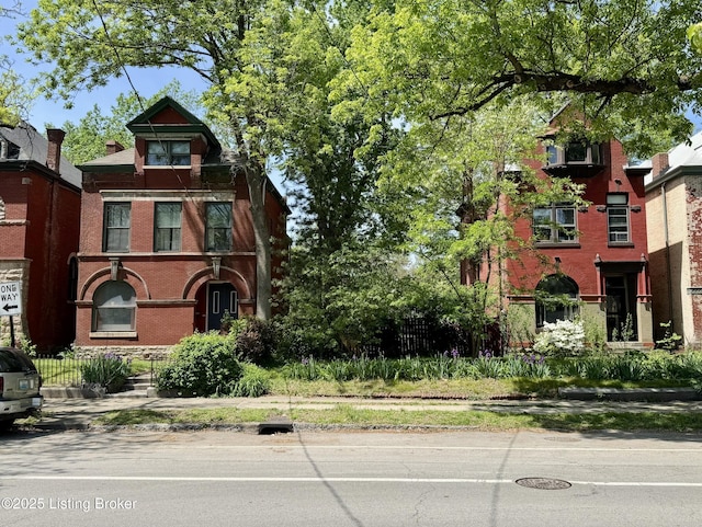 909 S 6th St, Louisville, KY 40203