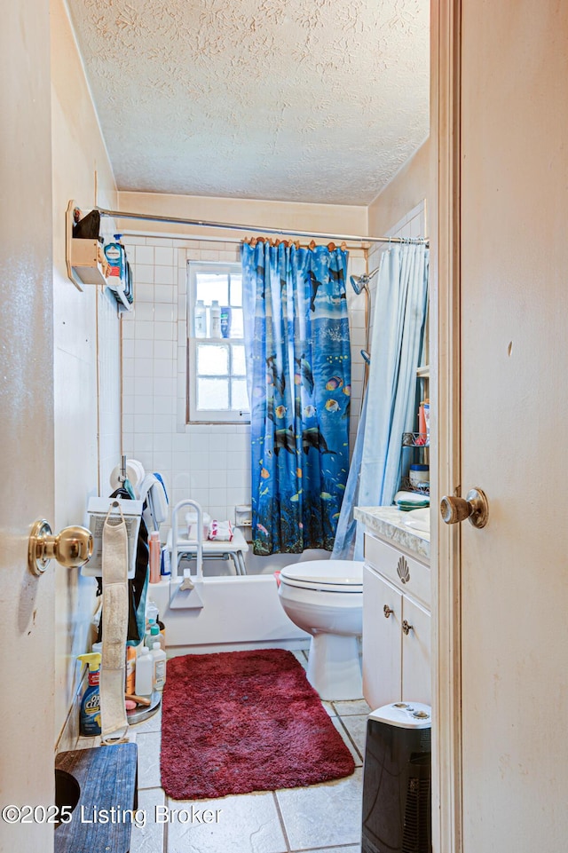 821 Creekvalley Rd, Louisville, KY 40243 - bathroom with shower / tub combo with curtain, a textured ceiling, and toilet