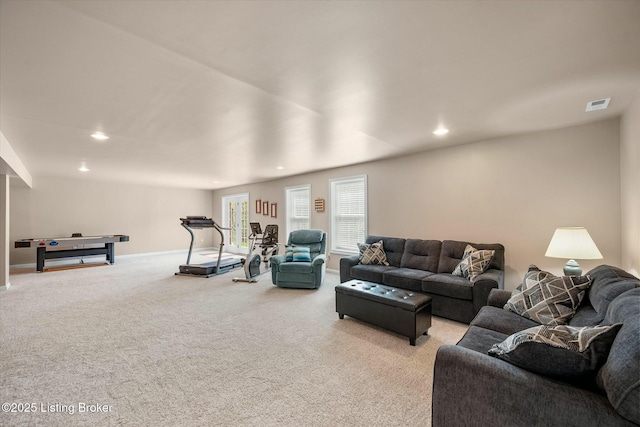 living area featuring light carpet, baseboards, visible vents, and recessed lighting