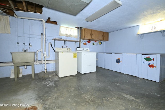 laundry area with cabinet space and washing machine and clothes dryer