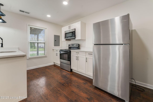 2548 Broadway St, New Albany, IN 47150 - kitchen featuring visible vents, dark wood-style floors, stainless steel appliances, and a sink