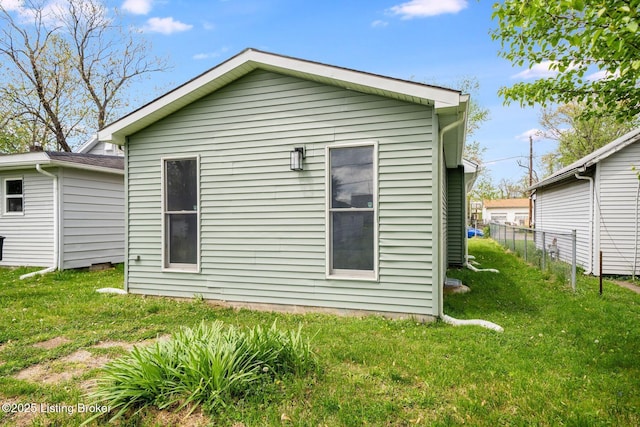 2550 Broadway St, New Albany, IN 47150 - view of side of home featuring fence and a yard