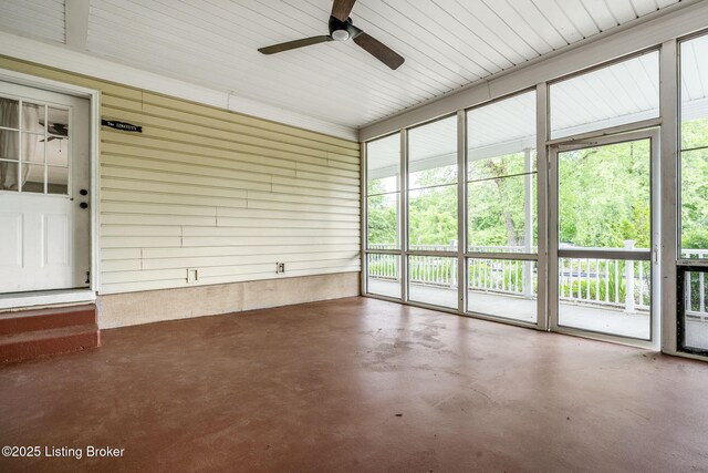 5502 Highpoint Dr, Crestwood, KY 40014 - unfurnished sunroom featuring ceiling fan
