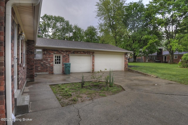 6706 Hollow Tree Rd, Louisville, KY 40228 - garage with driveway